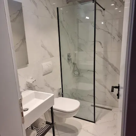 Gogo Moustache Vendégház Përmet