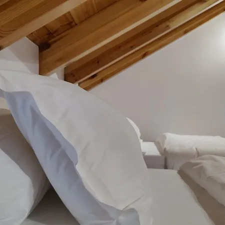 Gogo Moustache Vendégház