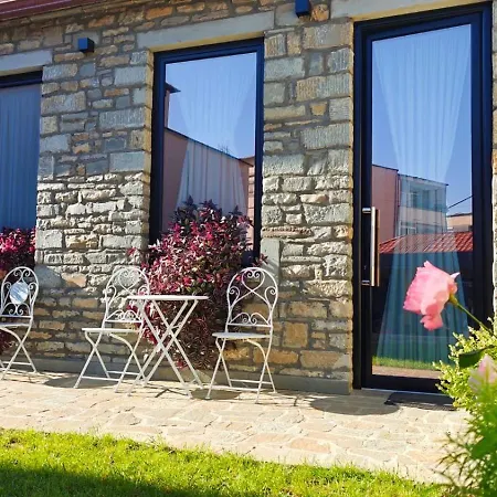 Gogo Moustache Vendégház