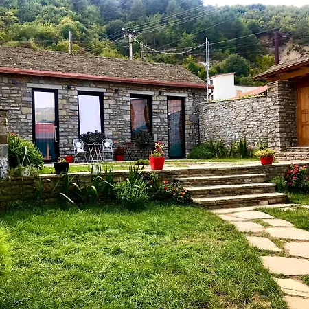 Gogo Moustache 3* Përmet