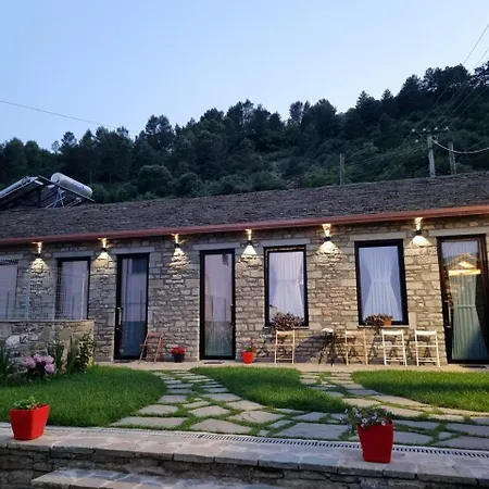 Gogo Moustache Πανσιόν