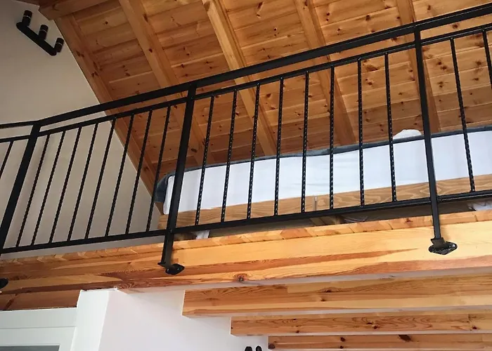 Gogo Moustache Përmet