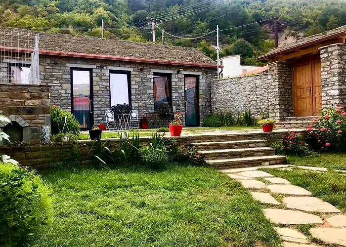 Gogo Moustache 3* Përmet